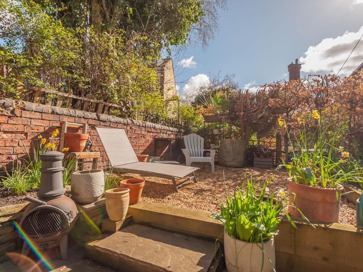 Pass The Keys Wonky Cottage With Amazing Garden Лийдс Екстериор снимка
